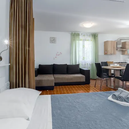 Family Friendly House With A Swimming Pool Lindar, Istria - Sredisnja Istra - 14189 Vikendica Pazin